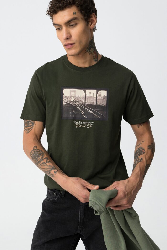 TIFFOSI MENS DARK GREEN GRAPHIC TEE - Image 3