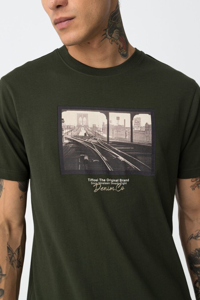 TIFFOSI MENS DARK GREEN GRAPHIC TEE - Image 4