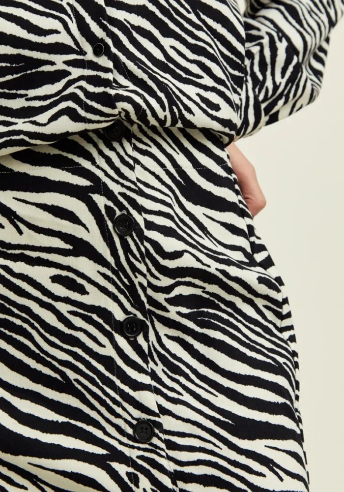 RUT&CIRCLE WOMANS ZAMIRA SKIRT BLACK/WHITE ZEBRA PRINT - Image 4