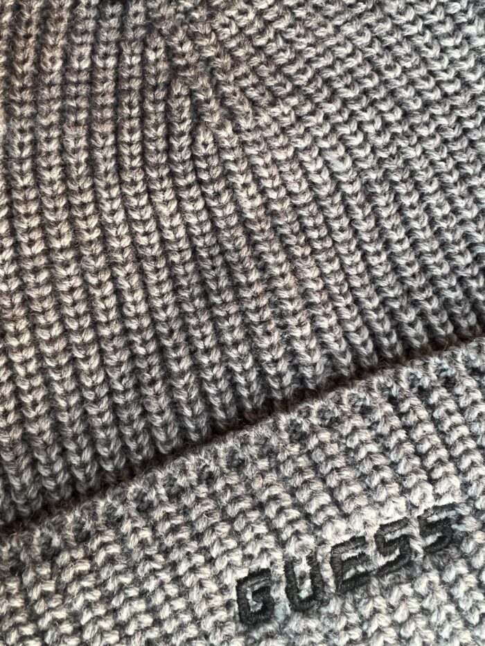 GUESS MENS BEANIE GREY - Image 3